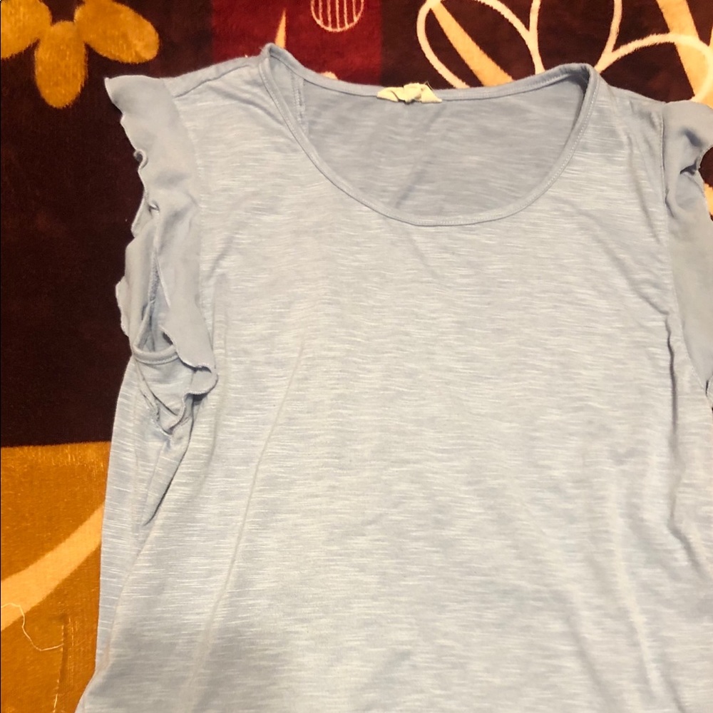 grey shirt 🙈